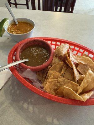 Delicious chips and salsa