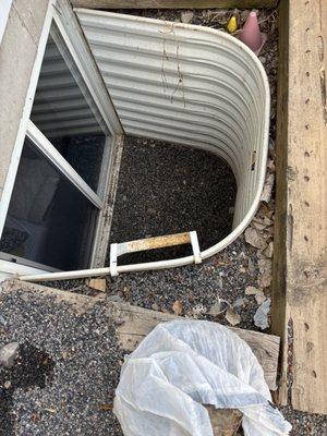 Full clean of windows and window wells