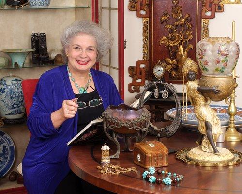 June Hayes, accredited personal property appraiser with International Society of Appraisers & operates accredited estate sales. services