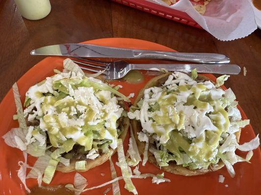 Carnitas sopes
