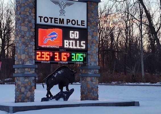 Totem Pole Smoke & Gas