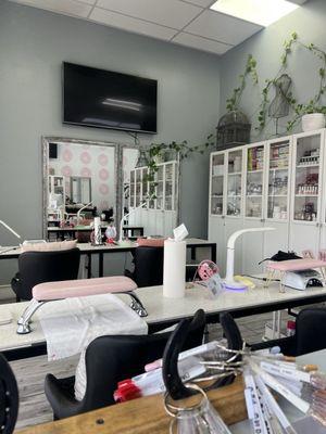 Inside - manicure stations