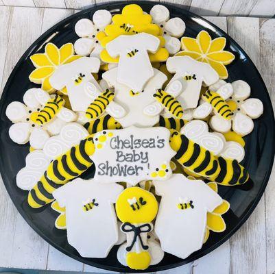 Baby shower mom to bee theme