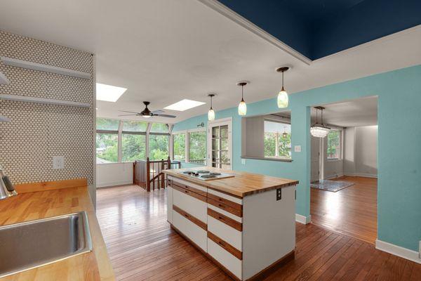 17 Washington Avenue in downtown Manitou Springs, CO.