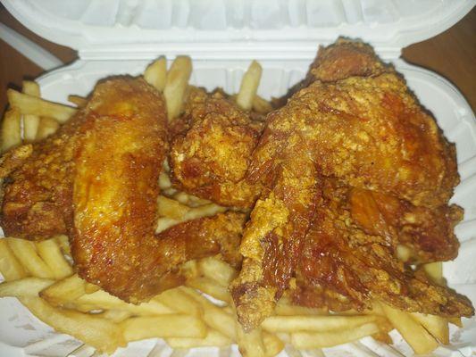 Chicken wings with French fries