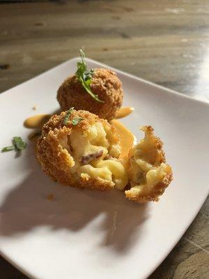 Fried Bacon Mac and Cheese Ball