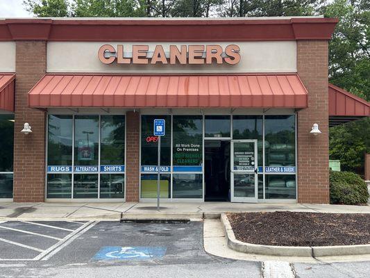 We clean all kind Garments Clothes, Comforter, Blanket, And Tailoring, Wash and Fold Service ,Dry Cleaning and Laundry Se