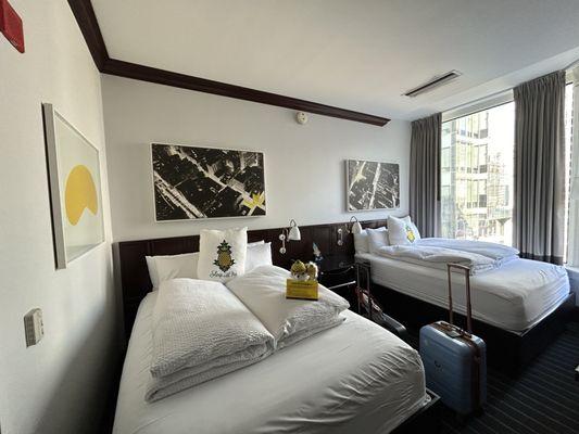 Staypineapple An Iconic Hotel The Loop