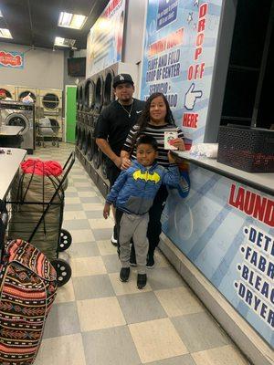 Familia Ganadora de la rifa del mes