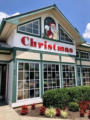 Christmas and Candle Shop At the Apple Barn