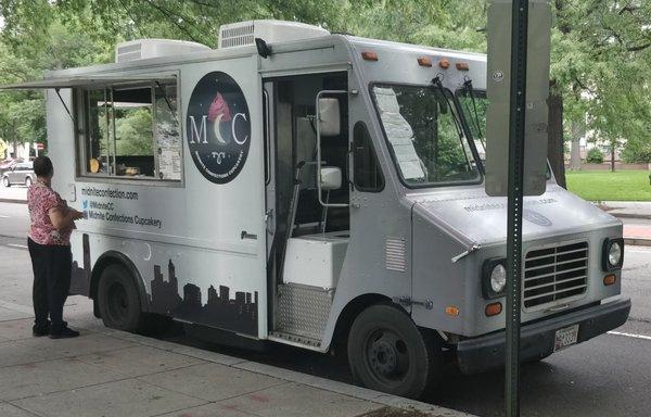 Midnite Confections Cupcakery