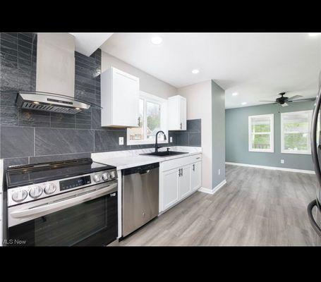 30 Inch Smart Slide-in ElectrEasyClean® feature. Smart connectivity provides remote control, monitoring and even diagnostics via LG's