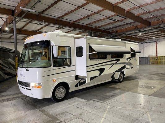 Cash 4 RVs detail & roof service