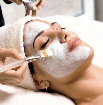 Leslie Lashes Studio