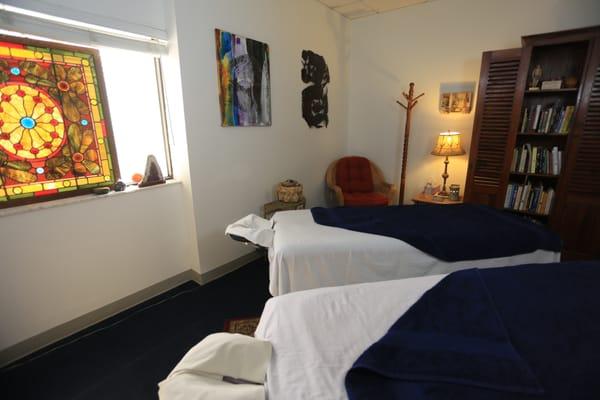 relaxing couples massage