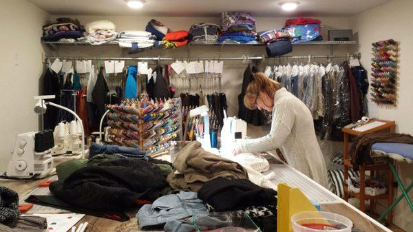 Lynn's Alterations and Sew On