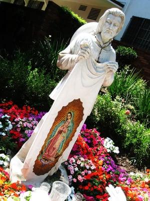 exceptional mosaic apparition on sculpted shroud, in garden beside church