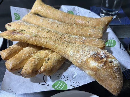 Flo's Pizzeria Ristorante & Sports Bar