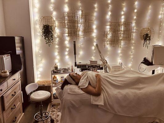 Mona’s Threading N Skincare