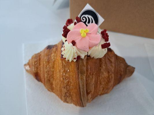 Sakura croissant