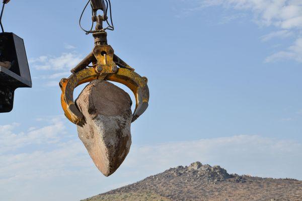 We provide huge boulders!