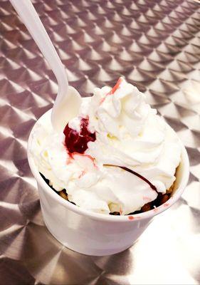 Shake Hands with Hot Fudge Sundae, YUMMMMMMERS!!