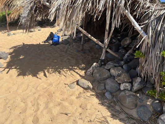 Small beach huts on Kepuhi Beach