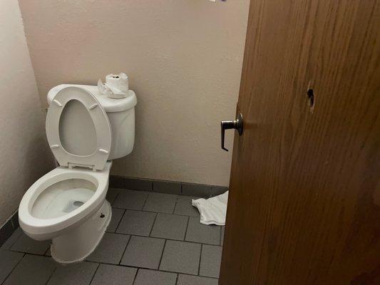 The whole room is dingy and gross.