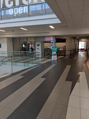 Exterior view of Mondo Subs