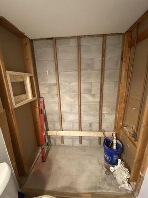 The before shot after Chinh took down the old tile.