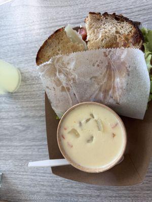 Farmhouse Cafe & Gifts