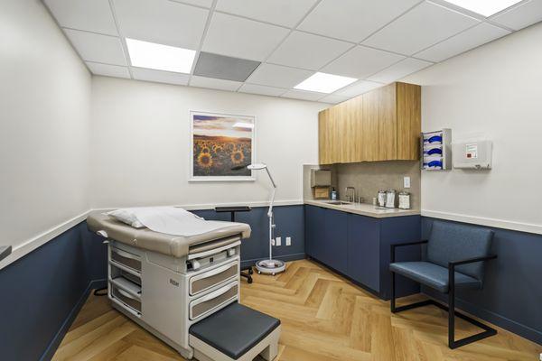 Spotless modern exam room ensuring patient safety in Glendale clinic