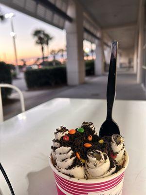 Curly Cream Rolled Ice Cream