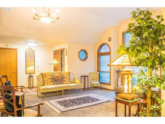 Staging and photography on point.