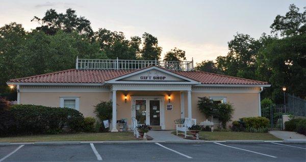 Small Building off the Parking lot behind the Blue Willow Inn