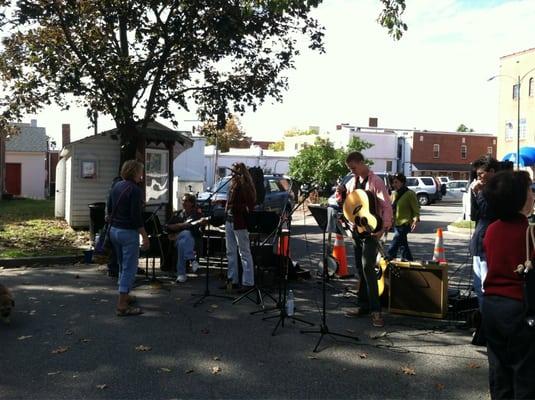 Live music at the Easton Farmers' market 10:30-12:30 every Saturday!