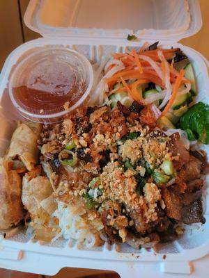 Vermicelli noodles with grilled pork and egg roll