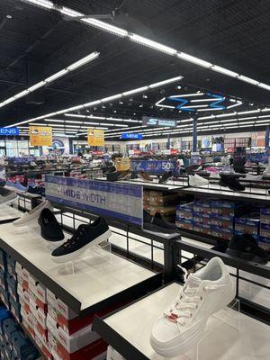 SKECHERS Warehouse Outlet