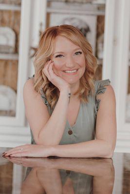 Jennifer Campbell
Stylist