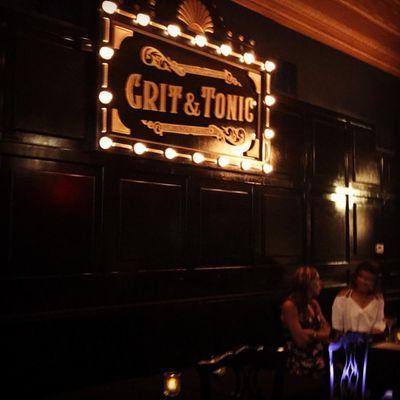 Grit and Tonic entrance