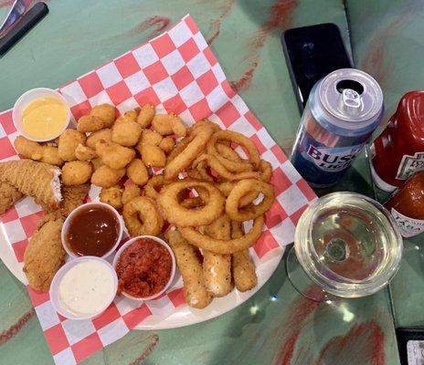 Leon's Sports Bar and Grill