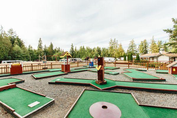 Mini golf at Diamond Point RV Resort.