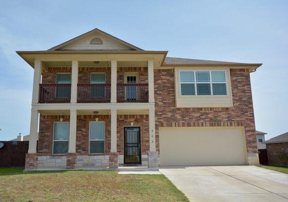 505 W Vega Killeen Texas This beautiful 3 bedroom 2.5 bath home with an upstairs loft is now available! August 2019