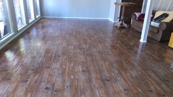 Vinyl plank wow looks like real wood