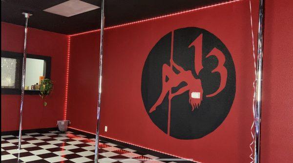 6 X-Poles can be used static or spinning.