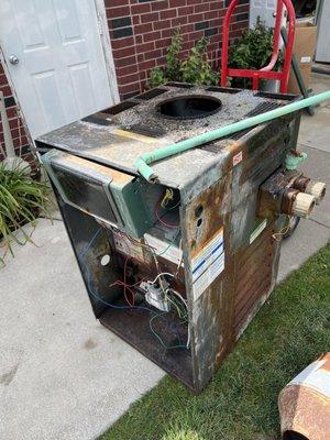 Disgusting parts from hot tube showing years of neglect! Stay away from here