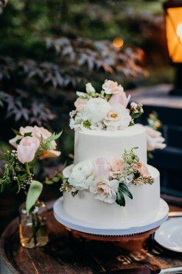 Fresh florals from MM for our wedding cake