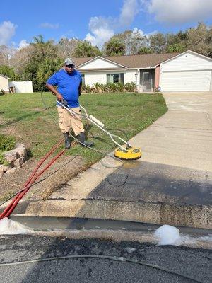 Pressure Washing out in Davenport, Florida Driveway cleaning