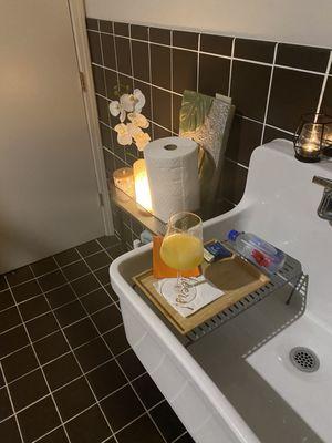 Aroma therapy shower room