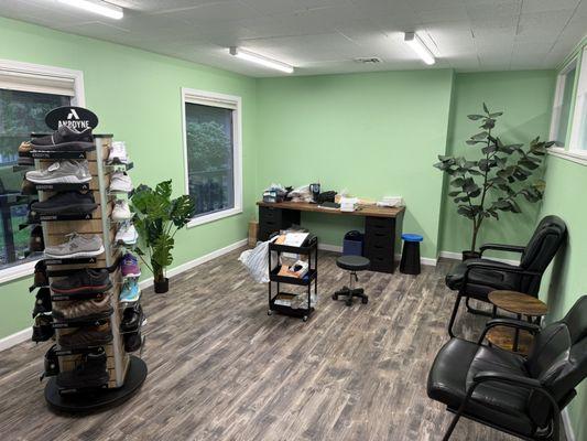 Priority Footwear Portland - Stark - clinic fitting area